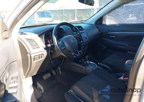 2016 Mitsubishi Outlander Sport 2.0 Es z USA, uszkodzony, nr VIN JA4AP3AU2GZ030930